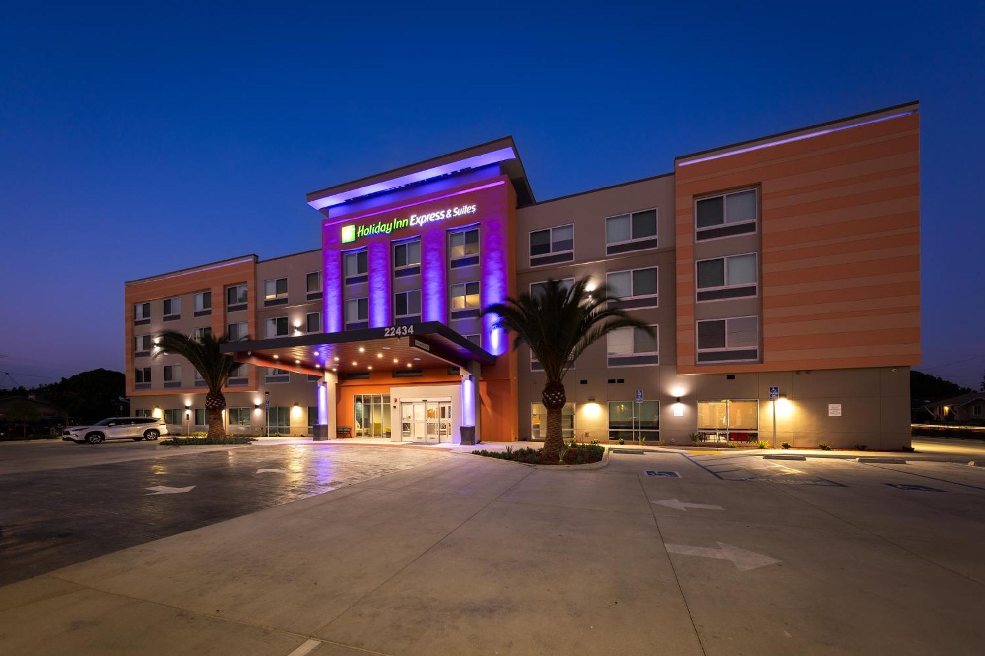 Holiday Inn Express & Suites - Hawaiian Gardens By Ihg ภายนอก รูปภาพ