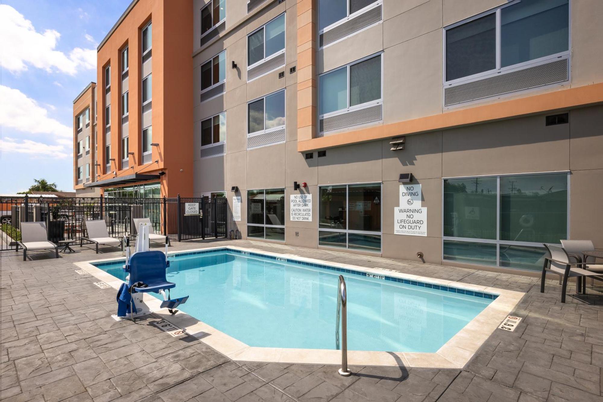 Holiday Inn Express & Suites - Hawaiian Gardens By Ihg ภายนอก รูปภาพ