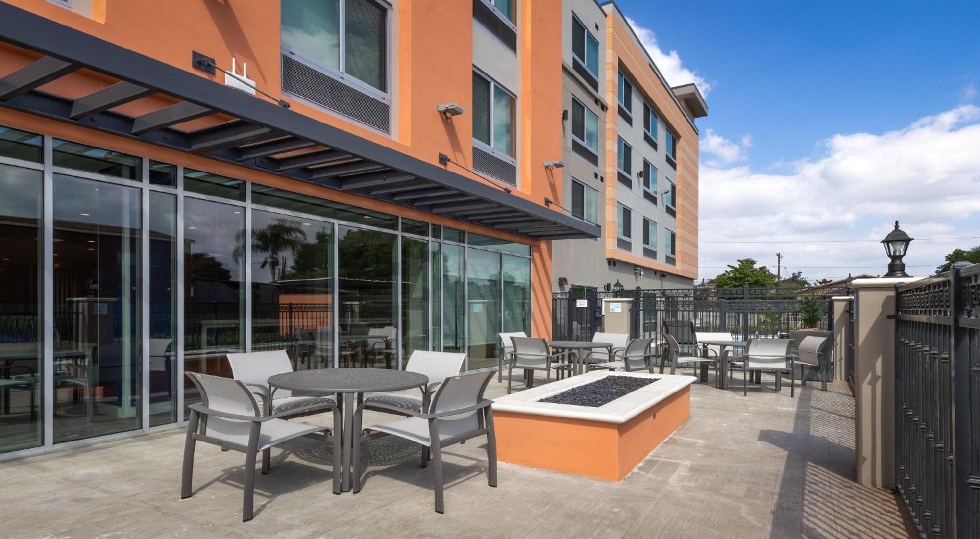 Holiday Inn Express & Suites - Hawaiian Gardens By Ihg ภายนอก รูปภาพ